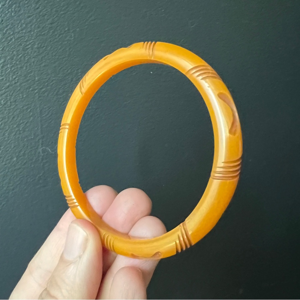 Thin Carved Butterscotch Bakelite Bangle Bracelet Vintage